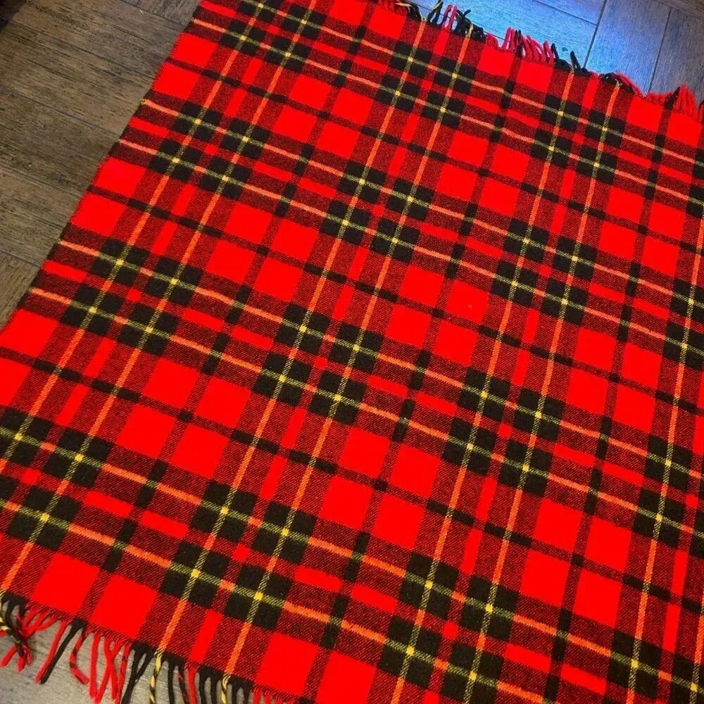 Faribo Vintage Fluff Loomed Red Black Plaid Stadium Blanket 52